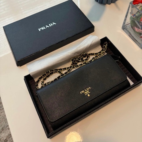 Prada Wallet on Chain - Picture 1 of 3
